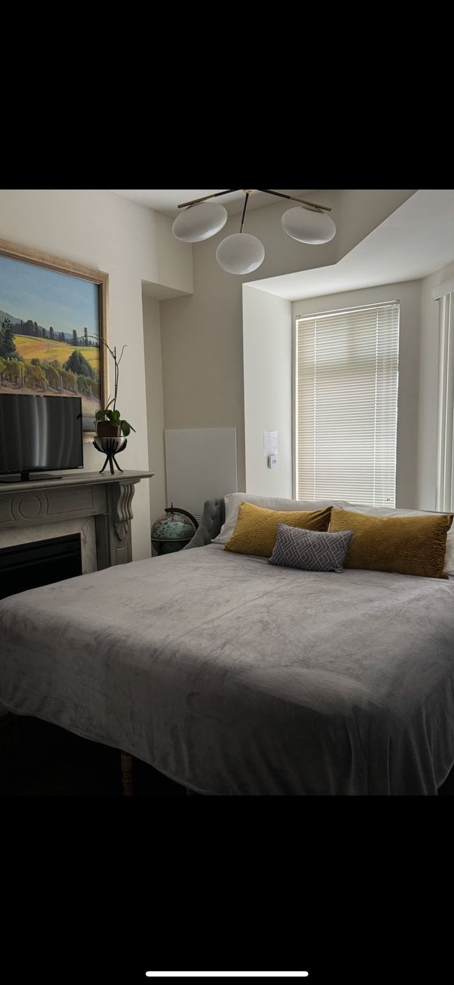 Second bedroom (can be converted to Trundle bed) - 388 E Ocean Blvd