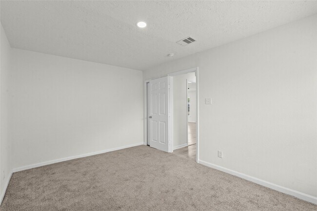 Building Photo - 2105 2nd St