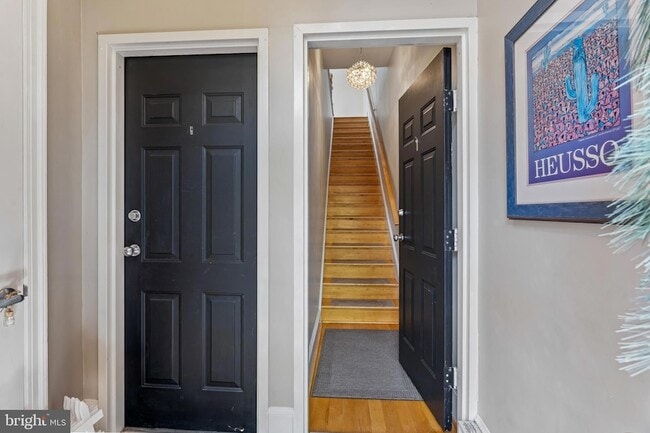 Building Photo - 1343 Q St NW