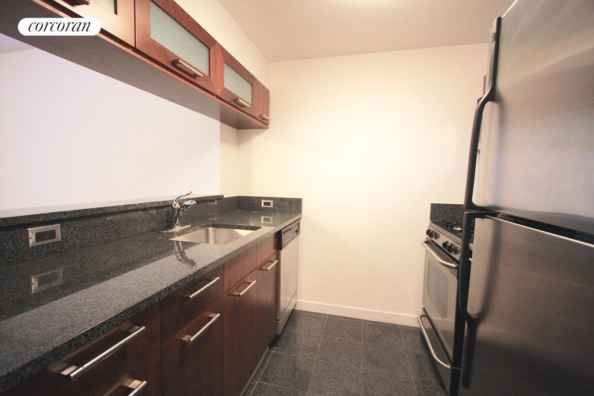 Building Photo - 121 E 23rd St