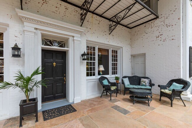 Building Photo - Historic Plantation Property on the Ashley River