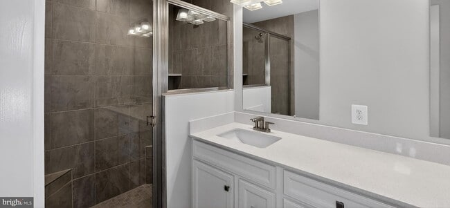 Building Photo - 2542 -A Verona Pl