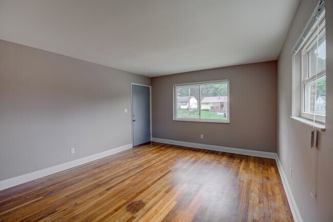 Building Photo - 4715 Kirby Ave