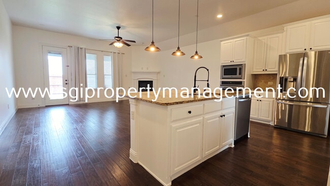 Building Photo - 201 Pasadena Trail