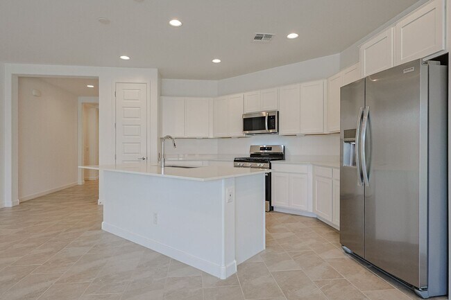 Building Photo - Beautiful 4 Bedroom in Aloravita Community
