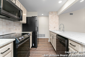Building Photo - 2278 Knights Wood