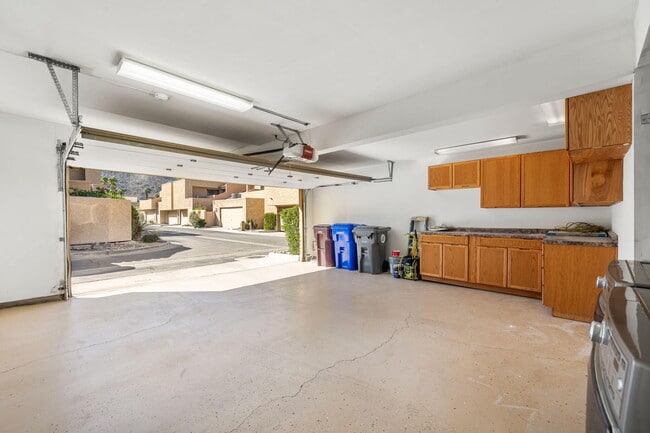 Building Photo - 73416 Irontree Dr