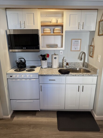 Building Photo - 4 Auburn Ave Ext