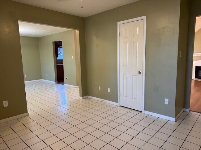 Building Photo - 10811 Cliffton Forge Dr