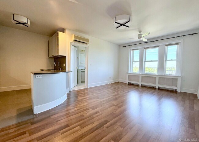 Building Photo - 490 Bleeker Ave