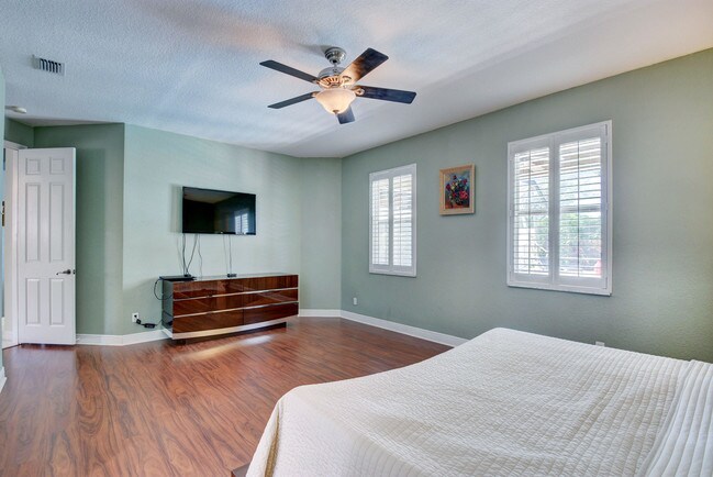 Building Photo - 1501 Stonehaven Estates Dr