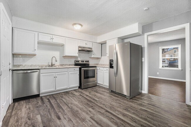 Building Photo - WOW! 4 BR, 1 BA: Move-In Ready!