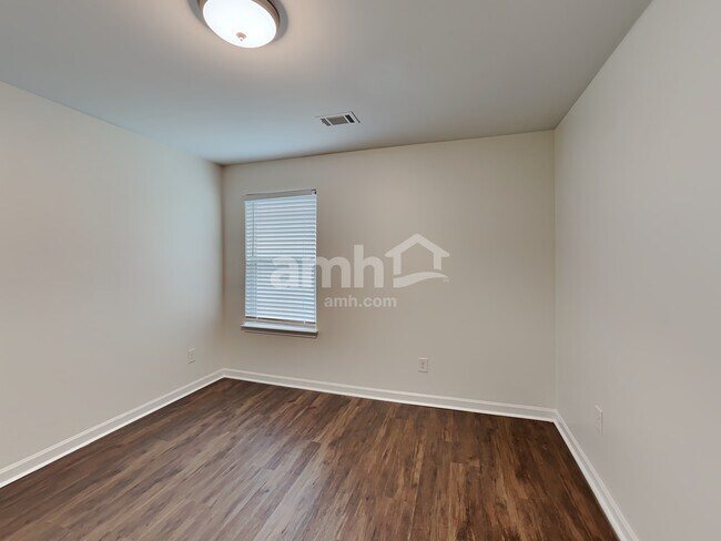 Building Photo - 216 Leland Ln