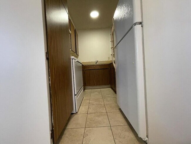 Building Photo - Hokulani Apts 1/1/1 pool, laundry