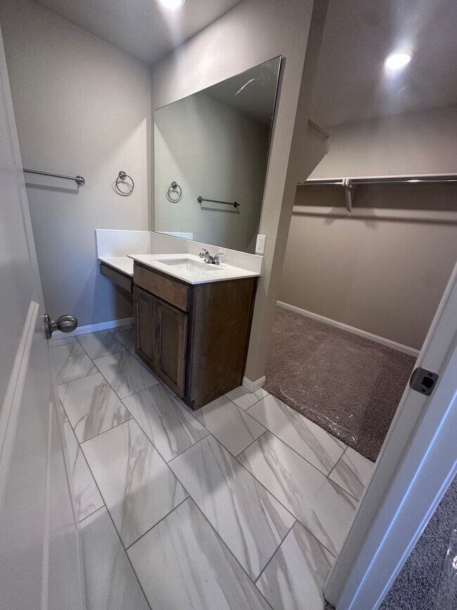 Building Photo - Beautiful New Home and you get the FIRST MONTH FREE!!!