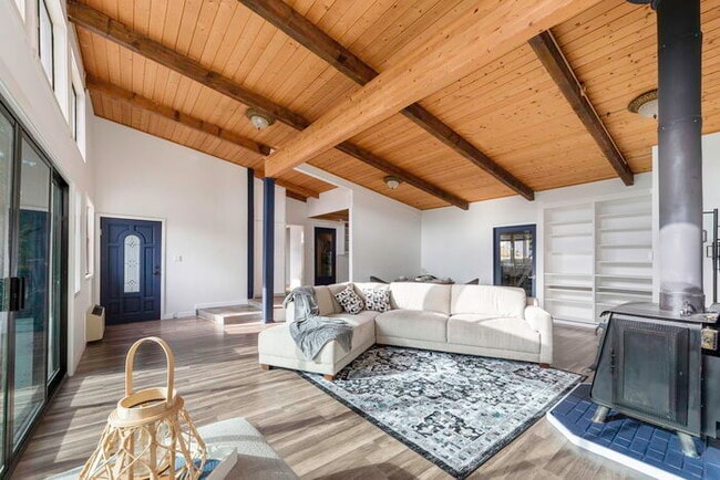 Building Photo - BEAUTIFUL CABIN STYLE HOME ACROSS FROM SIL...