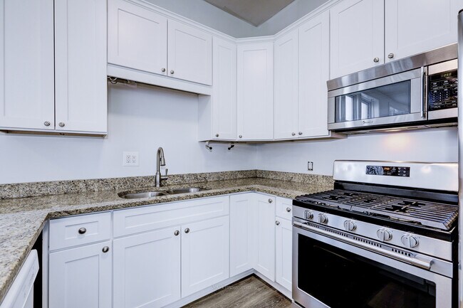 Building Photo - 224 Lemont St