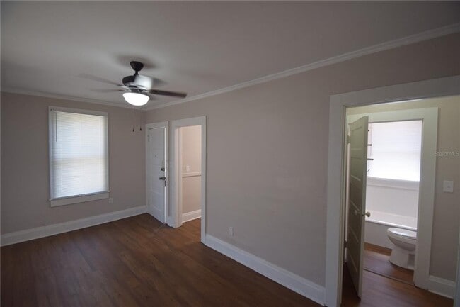 Building Photo - 906 Vistabula St