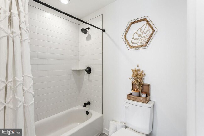 Building Photo - 2006 Northbank Pl