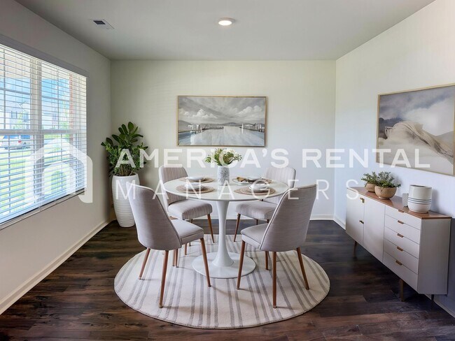 Building Photo - Move-in Special! Beautiful 5 Bed, 2 Bath h...