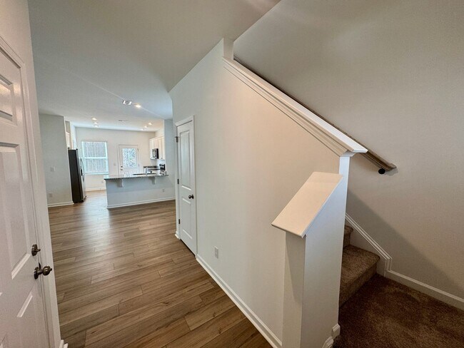 Building Photo - 4BR/2.5BA Two Car Garage in Element Park