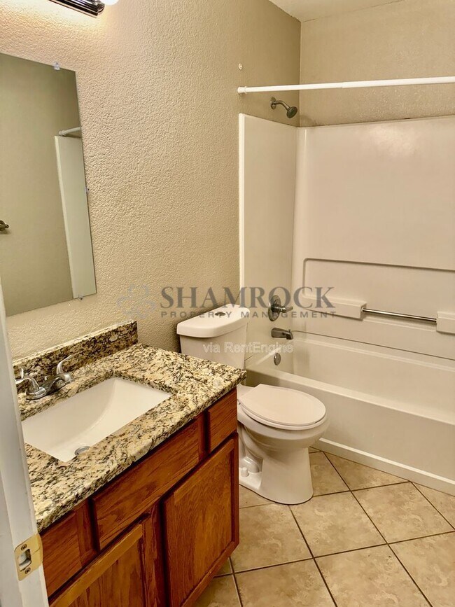 Building Photo - 116 Lindenwood Ln W