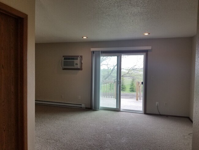 Building Photo - Private Townhome on the Corner!