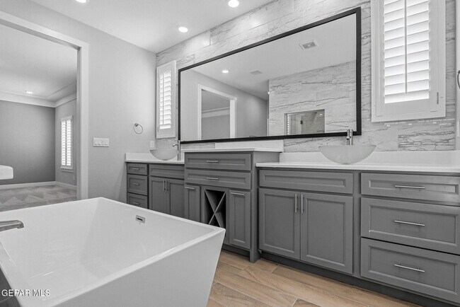 Building Photo - 13580 Lawkland St