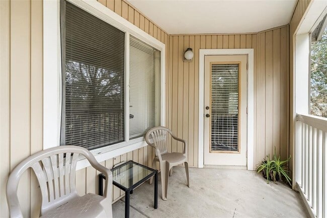 Building Photo - 4000 SW 23rd St