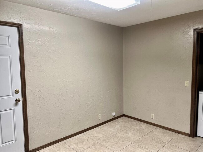 Building Photo - 1344 Meadow Ln