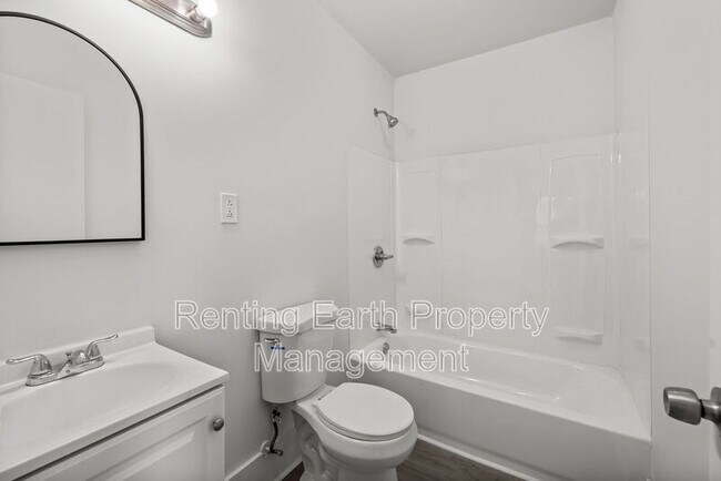 Building Photo - 1736 Mountain Dr