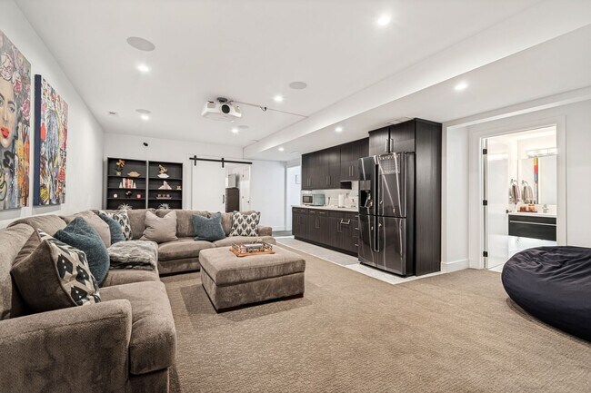 Building Photo - Fully Furnished Luxury Home In The Avenues