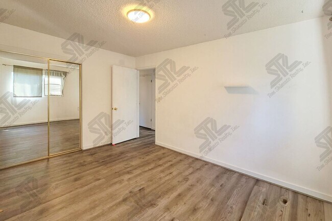 Building Photo - 3BR / 2Bath / 3Pkg - Home in Aiea!