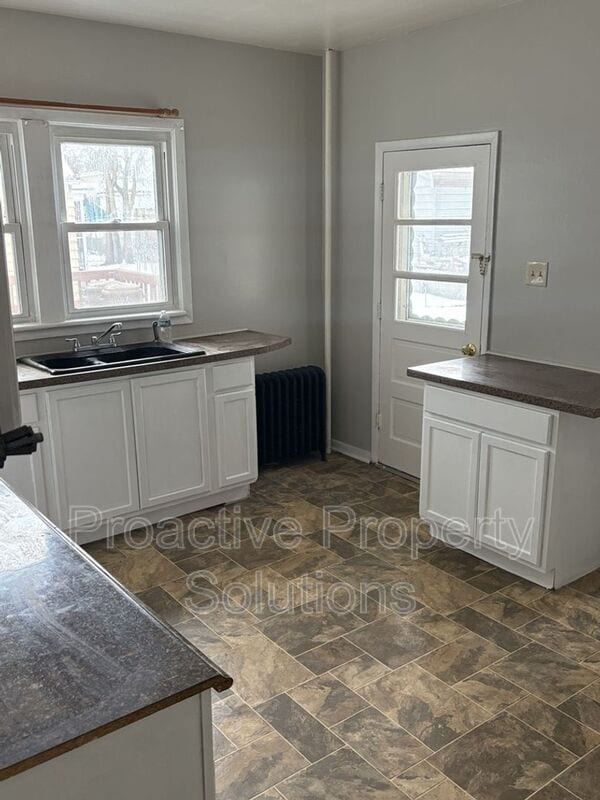 Building Photo - 27 Edison St