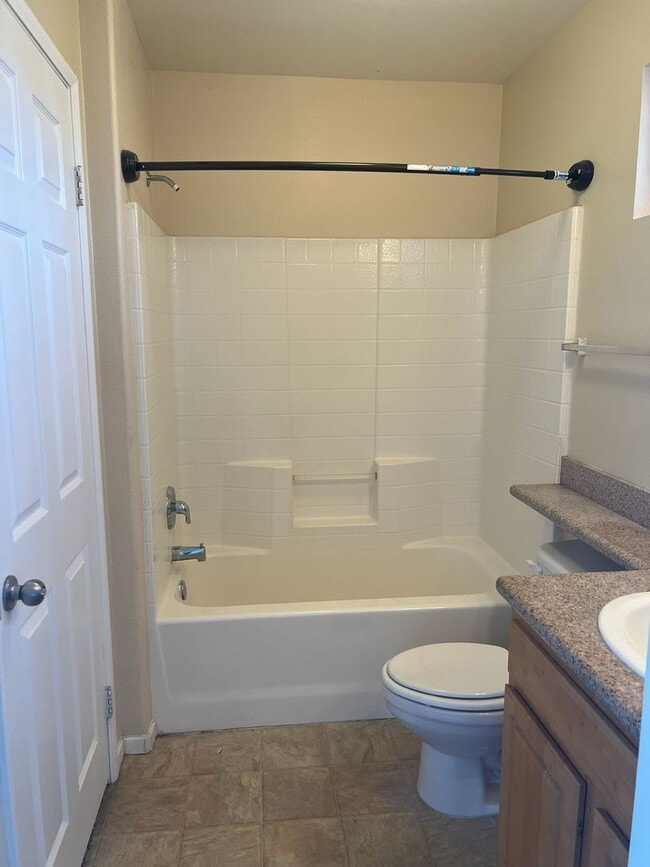 Building Photo - Luxurious 3 bedroom, 2.5 bath townhome, AC...