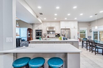 Building Photo - 10803 Sans Souci Pl