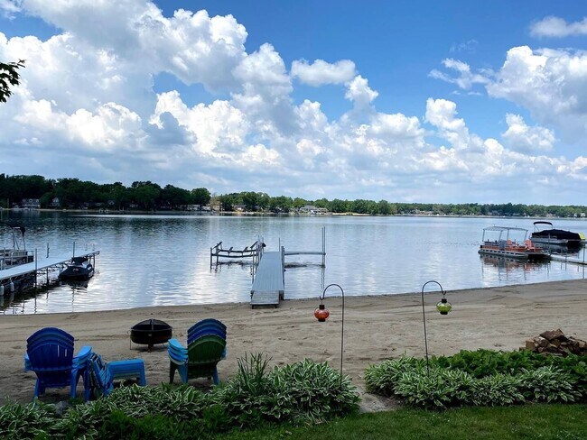 Building Photo - Charming 2BR Cottage on Lake in Niles