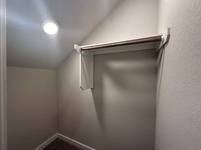 Building Photo - Townhome for Rent