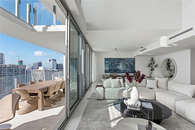 Building Photo - 300 Biscayne Blvd Way