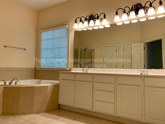 Building Photo - 411 Hogan Woods Cir