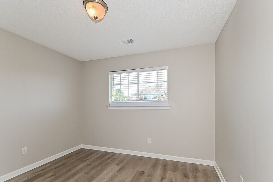 Building Photo - 4428 Liverpool Ln