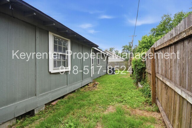 Building Photo - 2 Bed | 1 Bath | Tulsa