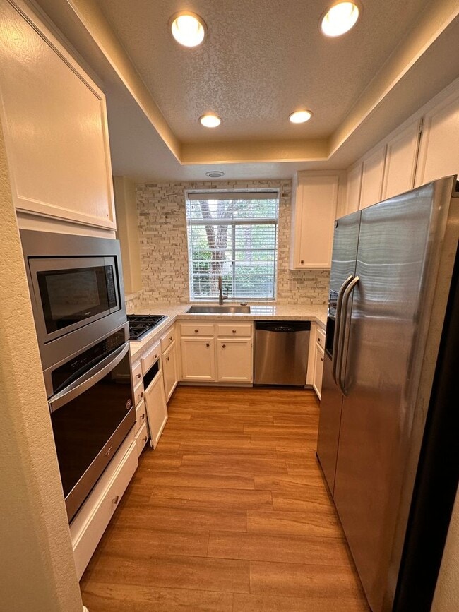 Building Photo - Beautiful 2 Bedroom/2 Bath Condo Close to ...