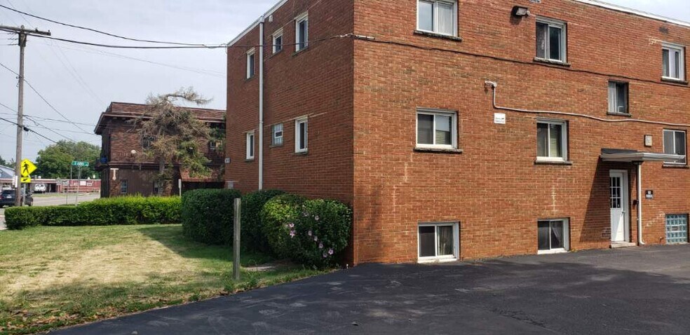Primary Photo - 6723 Buffalo Ave