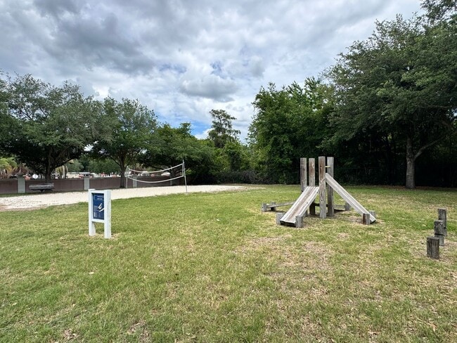 Building Photo - Fully Furnished 5-Bed End-Unit Townhome with Hot Tub in Gated Coral Cay! WASHER & DRYER INCLUDED!