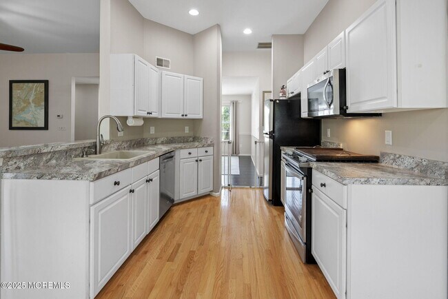 Building Photo - 148 Mizzen Ave