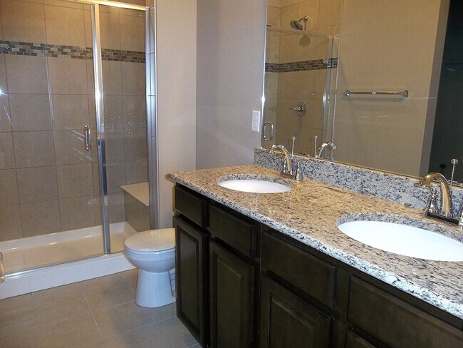 Building Photo - Chic Modern Townhouse in Berthoud – Your Dream Home Awaits!