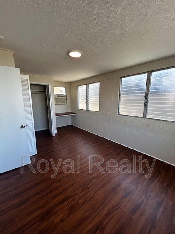 Building Photo - 1380 Uila St