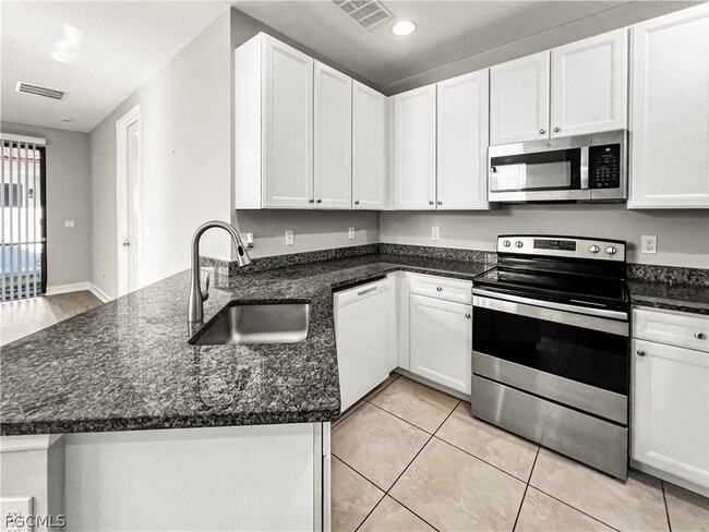 Building Photo - 9452 Montebello Way