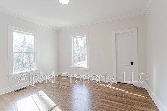Building Photo - 511 Mountain Creek Rd
